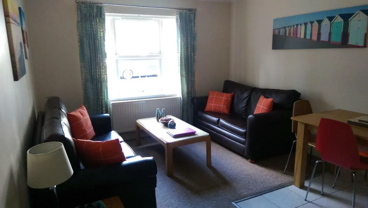 Hartford Court, East Cliff, Bournemouth. Walk To Beach And Town Apartment
